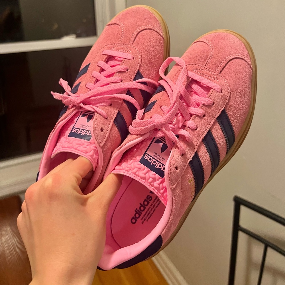 Women’s Adidas Pink Gazelles Size 7.5